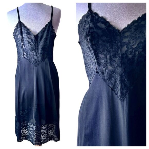 Vintage 1950s Vanity Fair Black Nylon Chantilly Lace Slip - Size 38 Large - Picture 7 of 9